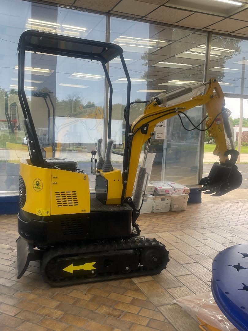 FREE SHIPPNG New Mini Excavtor EPA certfd USA gas briggs & stratton eng 13.5 hp