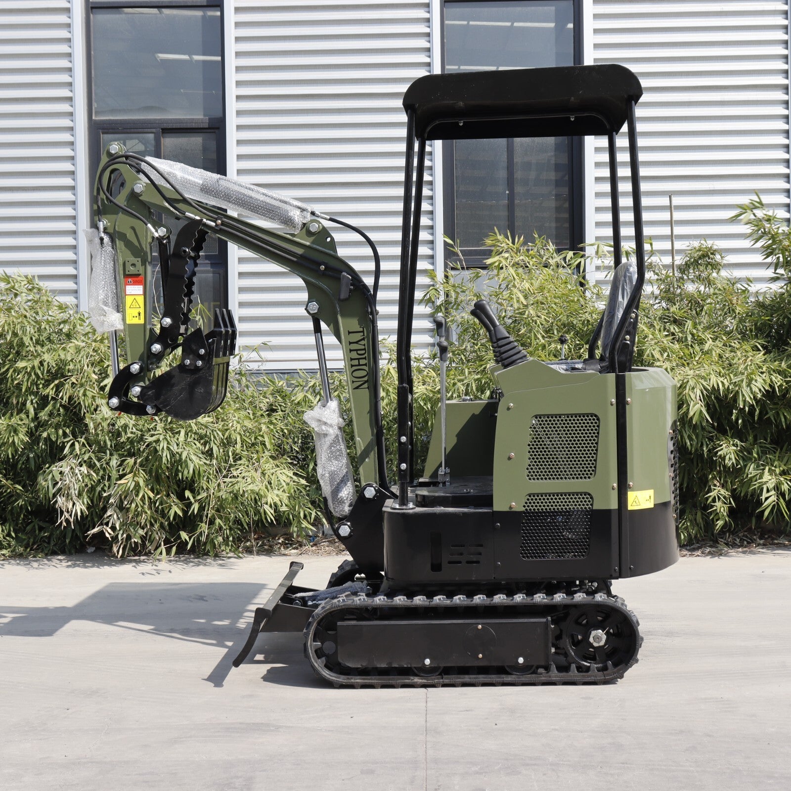 FREE SHIP Mini Excavator 1 Ton Digger 13.5hp Gas Tracked Crawler B&S EPA Engine